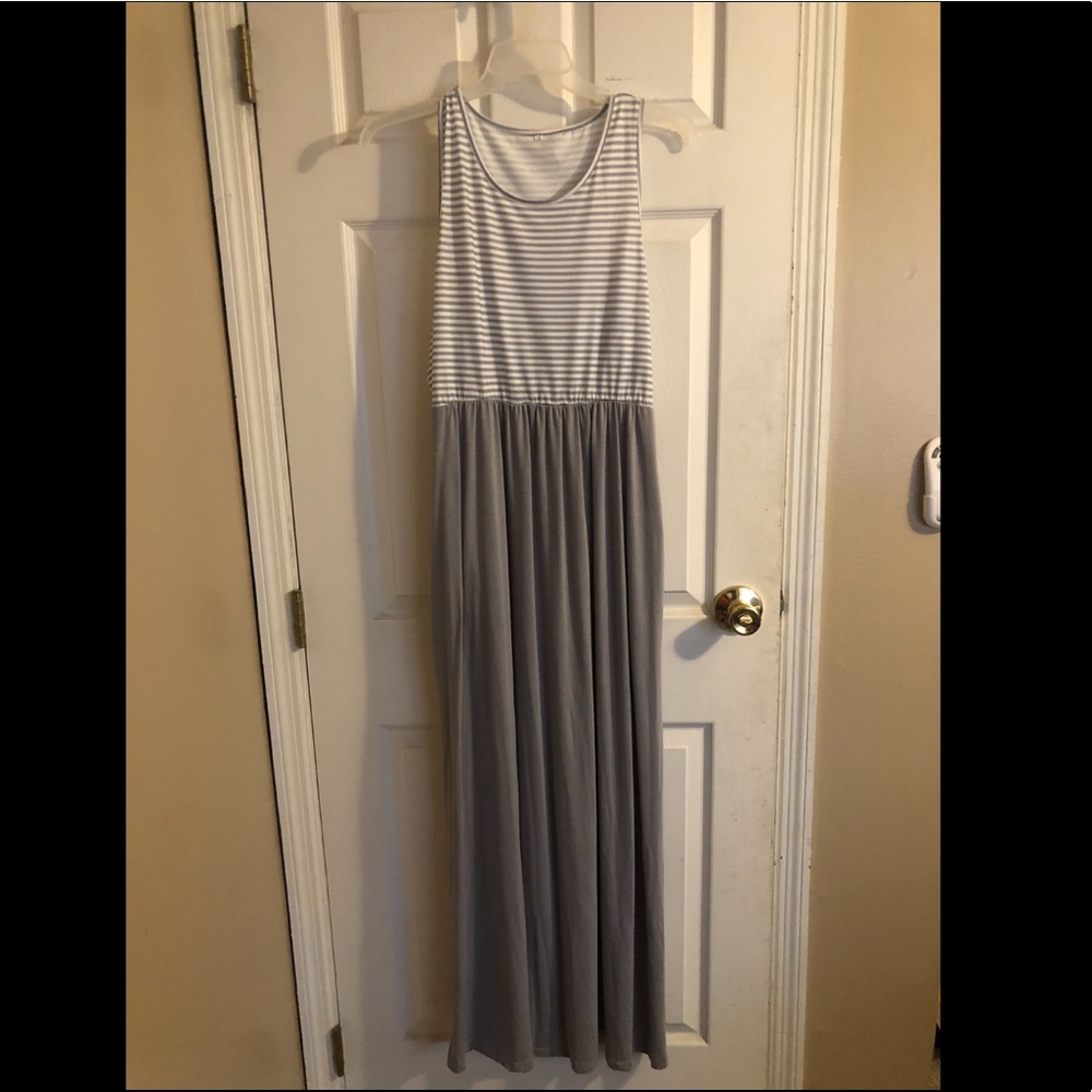 Maxi dress with pockets!